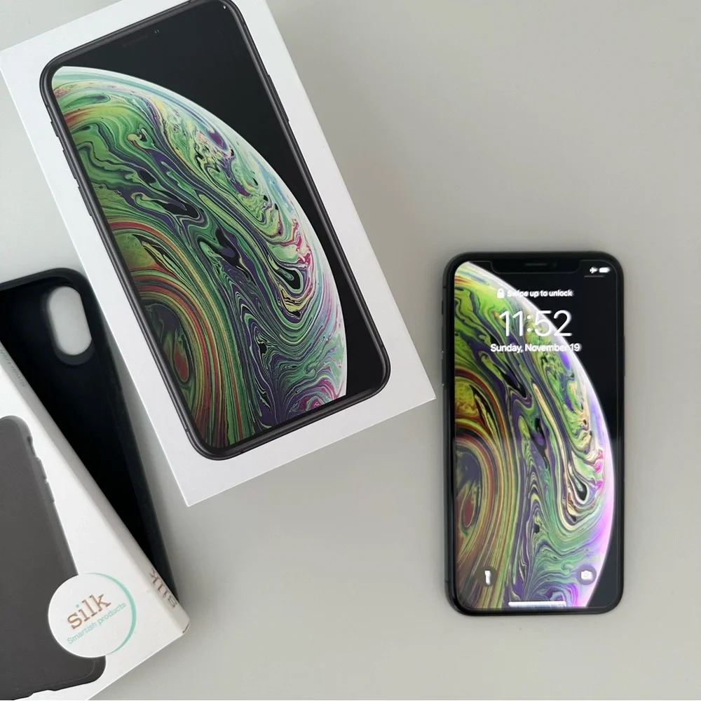 Apple iPhone Xs in Space Gray 256GB Unlocked Like New Condition